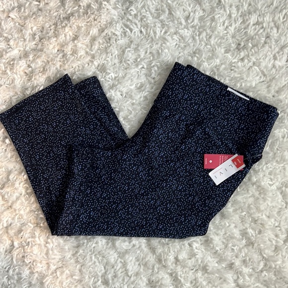 Lane Bryant Plus LIVI Navy Print Power Legging Capri Pants 22/24 - Picture 3 of 9
